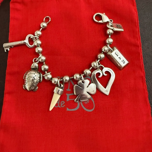 UNO de 50 Silver Charm Bracelet Sea Turtle Shamrock RARE!!